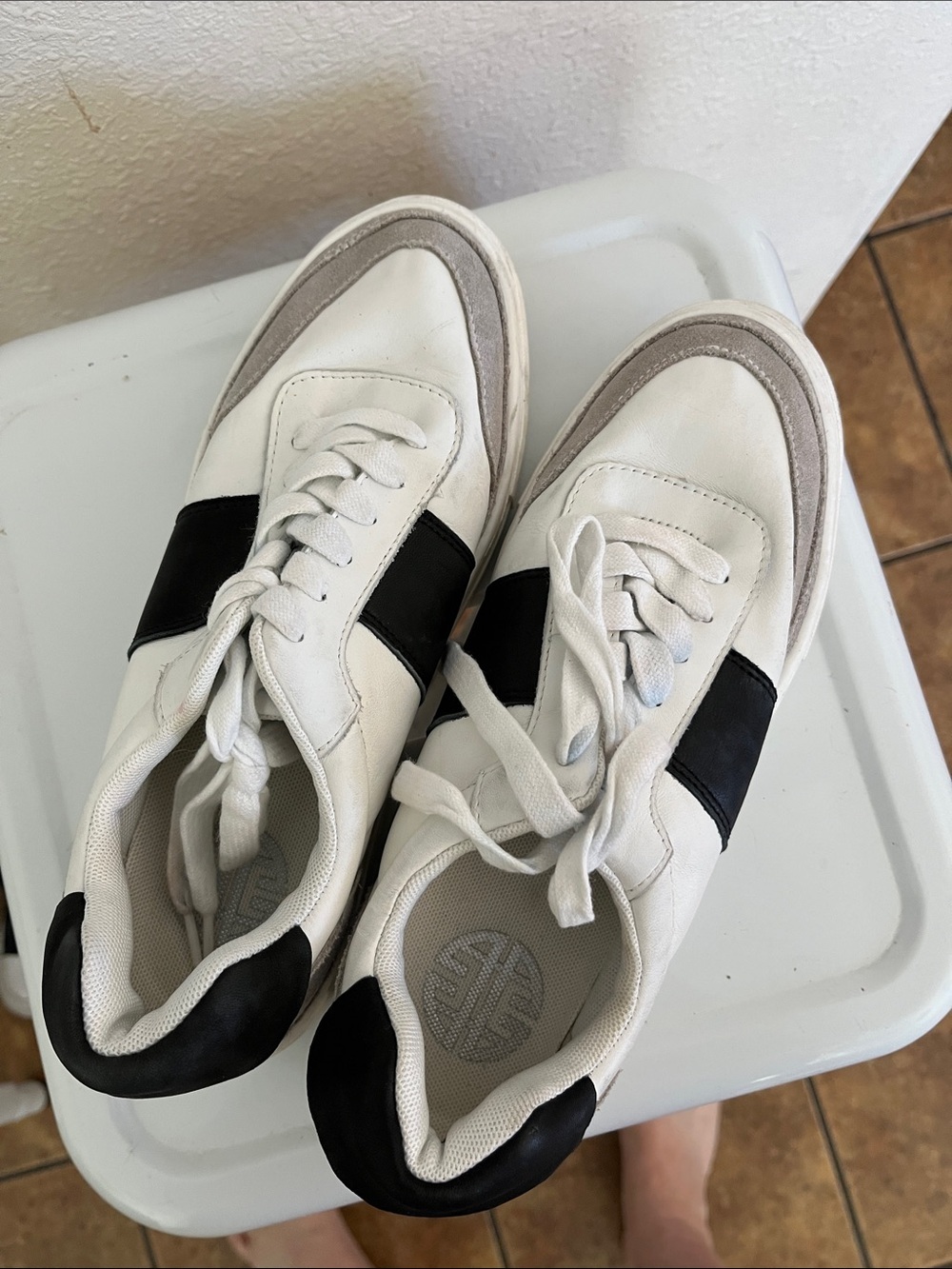 Antonio Melani Leather Sneakers Size 7